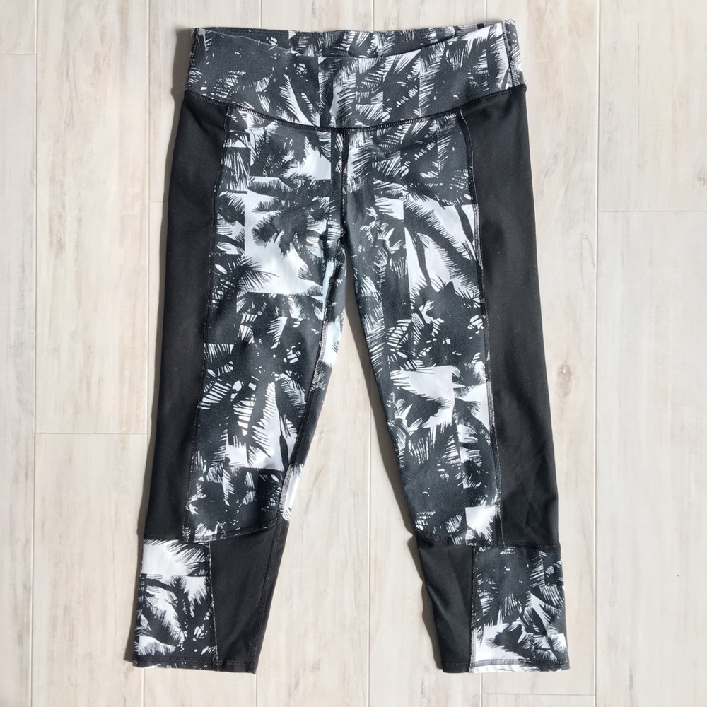 Fabletics Black & White Palm Prints Capri Leggings